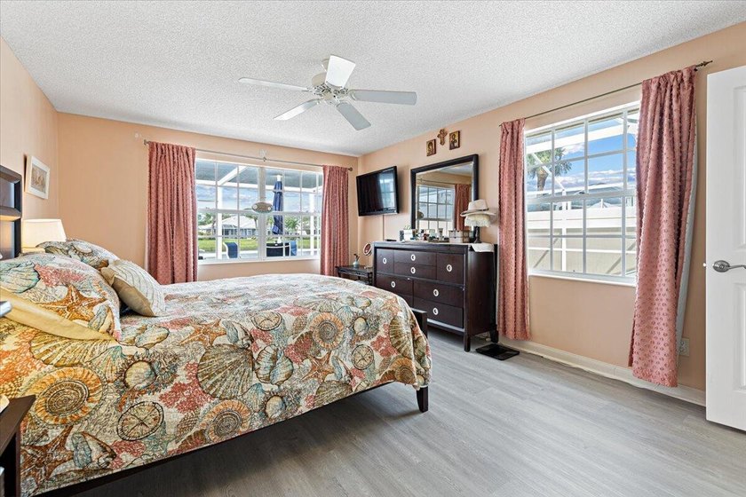 Beautiful 2Bd, 2Ba waterfront POOL villa. Ideally located in the - photo 16