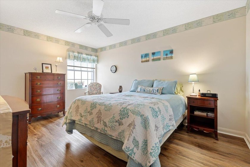 Beautiful 2Bd, 2Ba waterfront POOL villa. Ideally located in the - photo 19