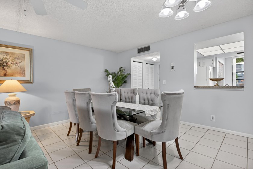 Beautiful FIRST floor unit, soothing colors, bright and airy! - photo 21