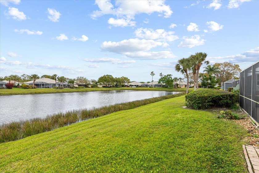 Beautiful 2Bd, 2Ba waterfront POOL villa. Ideally located in the - photo 25
