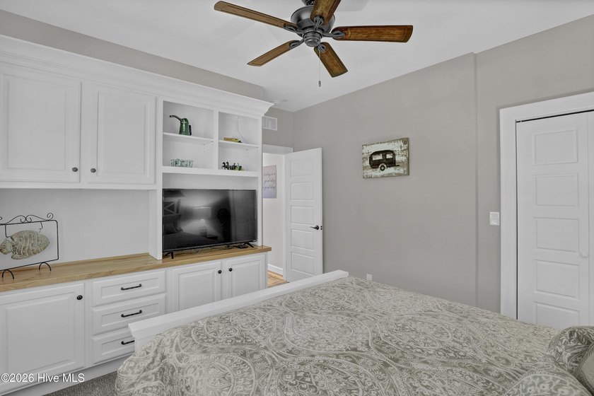 Welcome to this enchanted custom-built gem with an Energy Star - photo 36