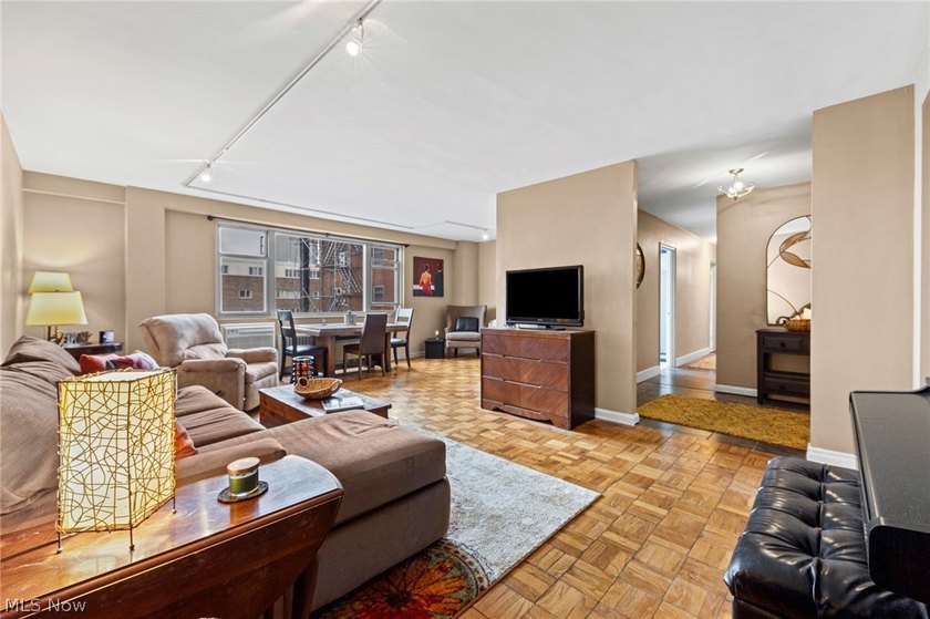 Experience breathtaking, panoramic views of Downtown Cleveland - photo 11