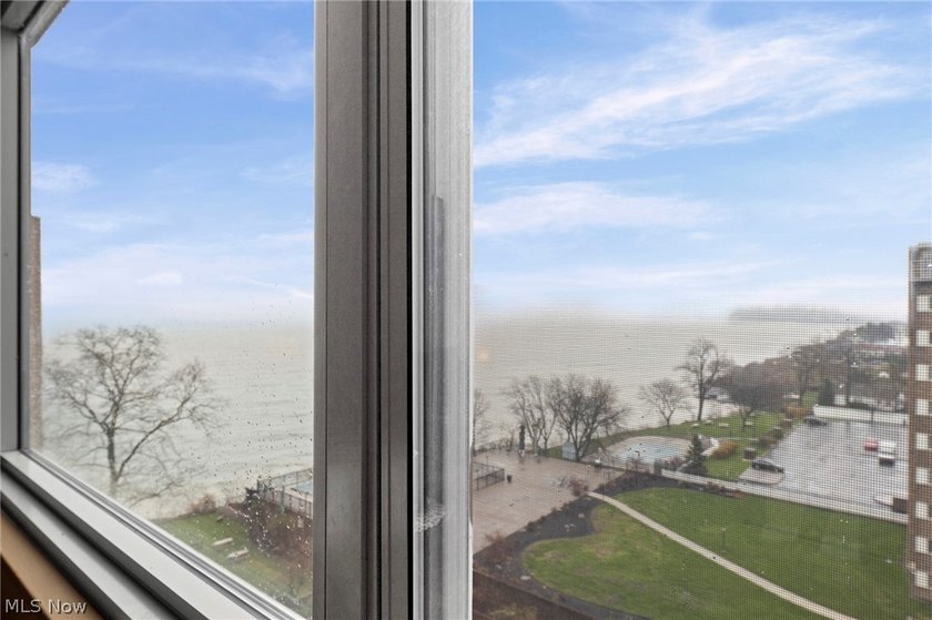 Experience breathtaking, panoramic views of Downtown Cleveland - photo 26