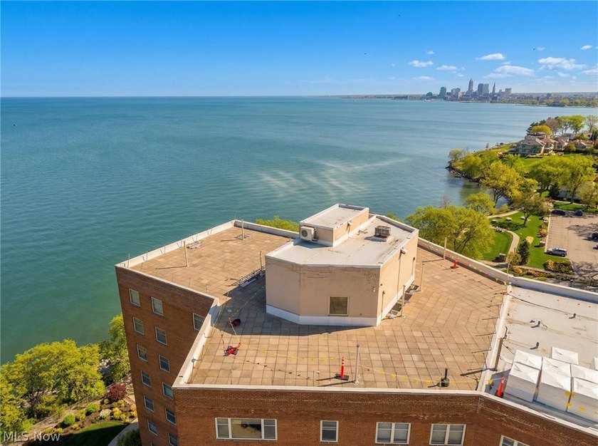Experience breathtaking, panoramic views of Downtown Cleveland - photo 32