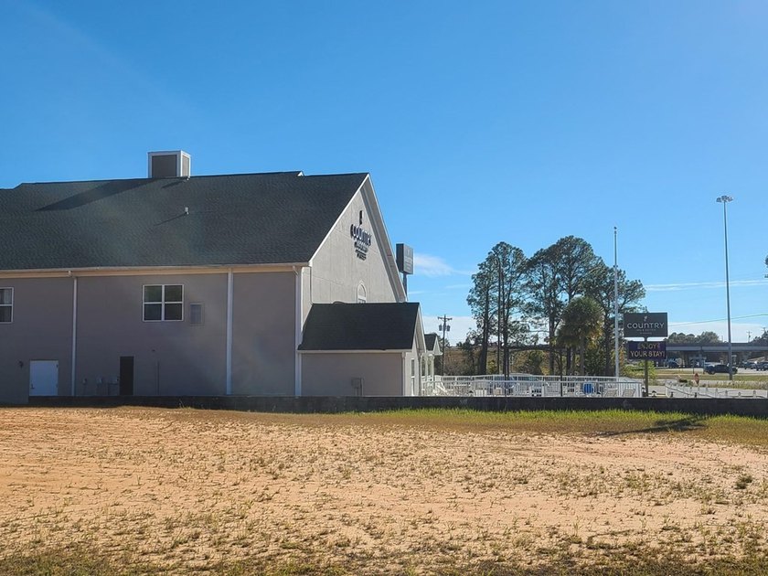 PERFECT LOCATION! THIS PRIME COMMERCIAL PROPERTY IS DIRECTLY OFF - photo 12