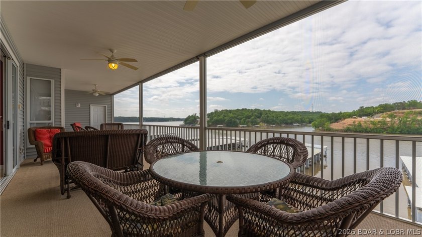 Walk-in 3 bedroom, 3 bath condo at Summer Place with no stairs - photo 16