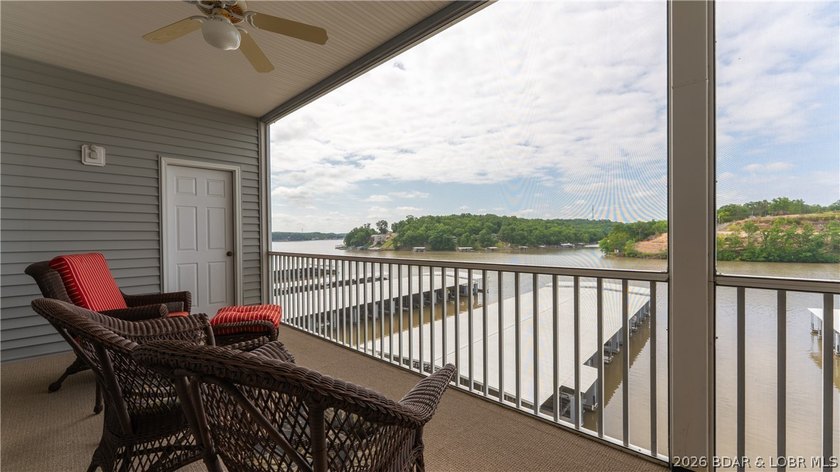 Walk-in 3 bedroom, 3 bath condo at Summer Place with no stairs - photo 17