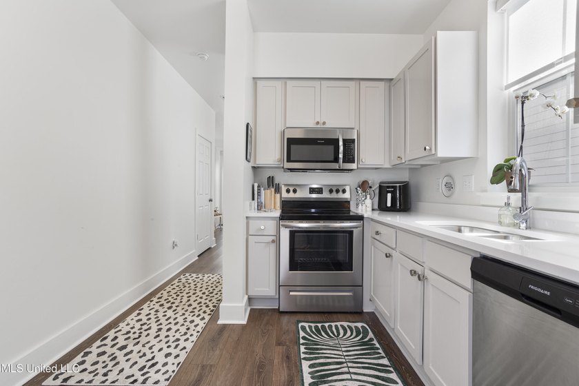 Welcome to 2207 Government St #17, beautifully renovated in 2022 - photo 17