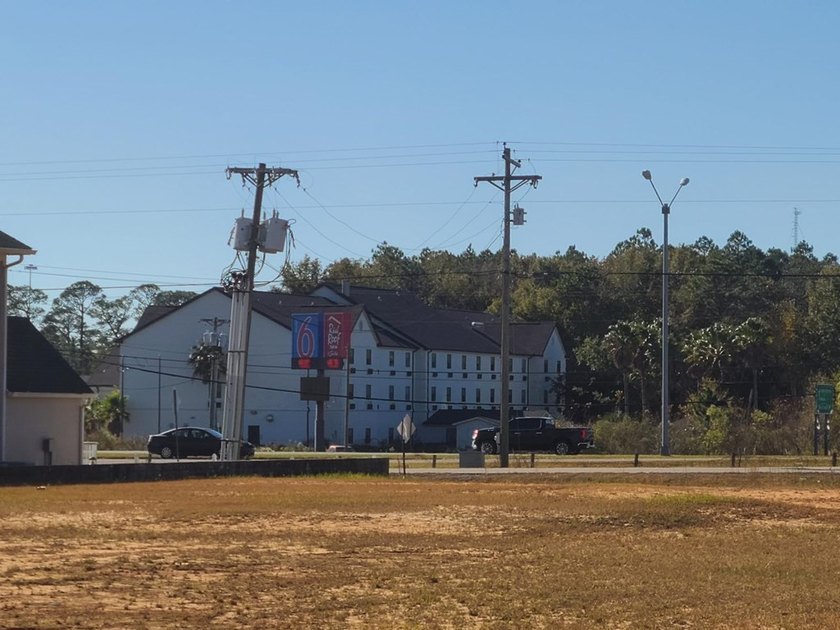 PERFECT LOCATION! THIS PRIME COMMERCIAL PROPERTY IS DIRECTLY OFF - photo 18