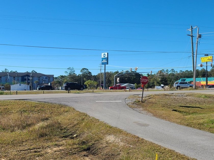 PERFECT LOCATION! THIS PRIME COMMERCIAL PROPERTY IS DIRECTLY OFF - photo 19