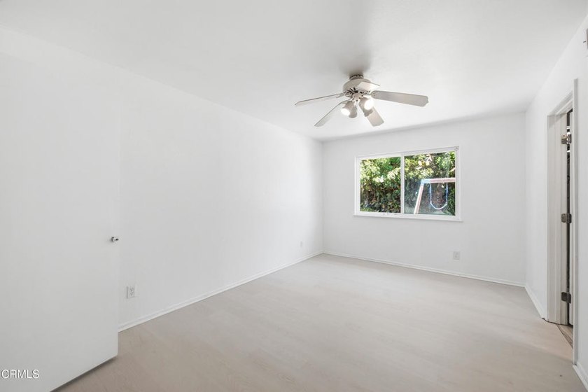 Beautifully Renovated End Unit Home in the Heart of Ventura! - photo 21