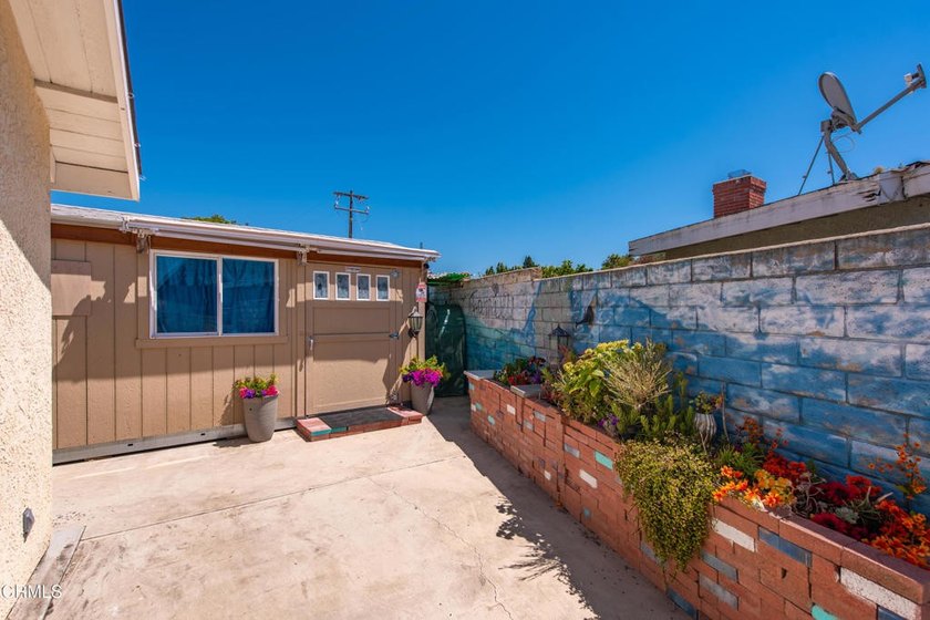 Beautifully Renovated End Unit Home in the Heart of Ventura! - photo 29