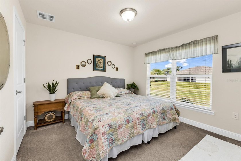 Welcome to this beautifully maintained 4-bedroom, 2-bathroom - photo 33