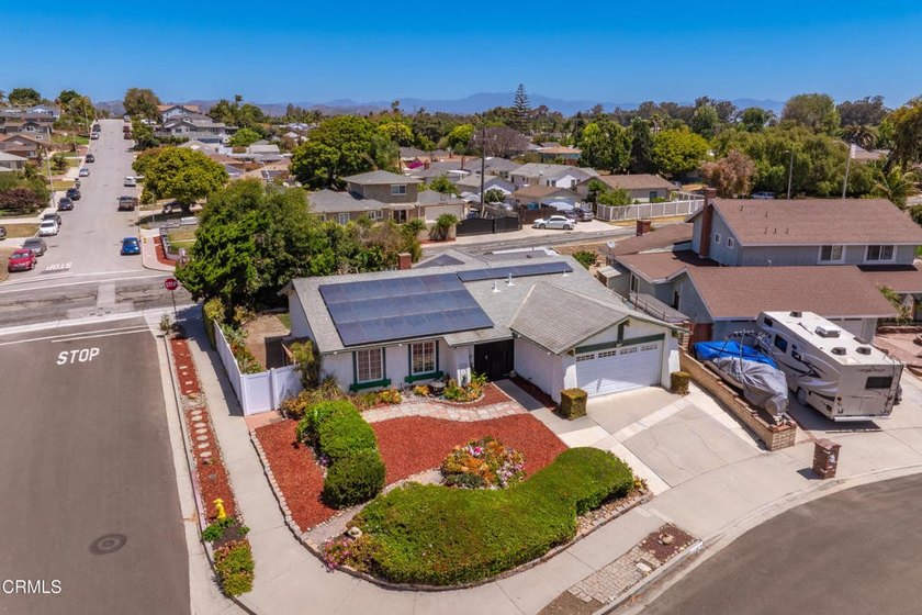 Beautifully Renovated End Unit Home in the Heart of Ventura! - photo 35