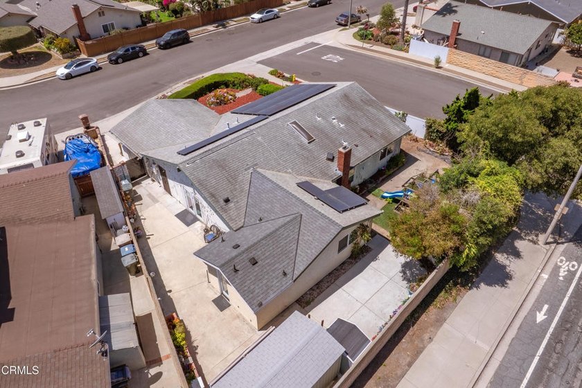 Beautifully Renovated End Unit Home in the Heart of Ventura! - photo 36