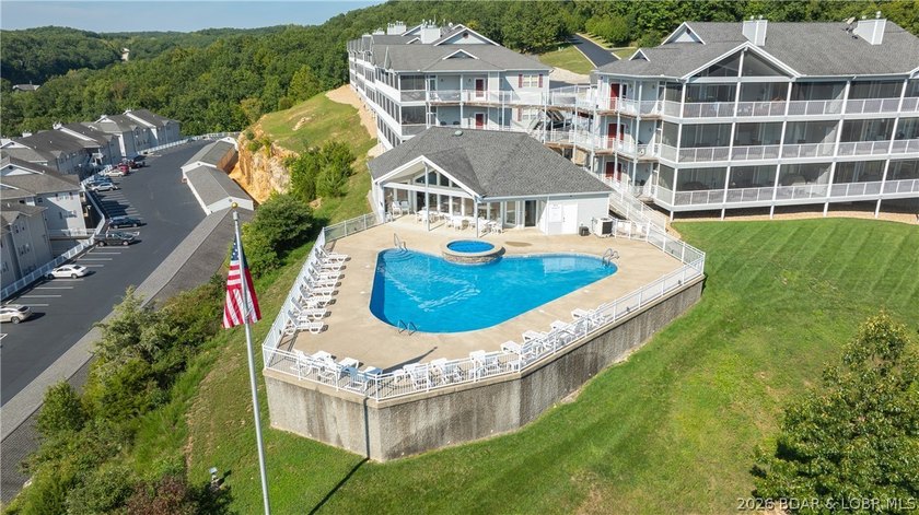 Walk-in 3 bedroom, 3 bath condo at Summer Place with no stairs - photo 45