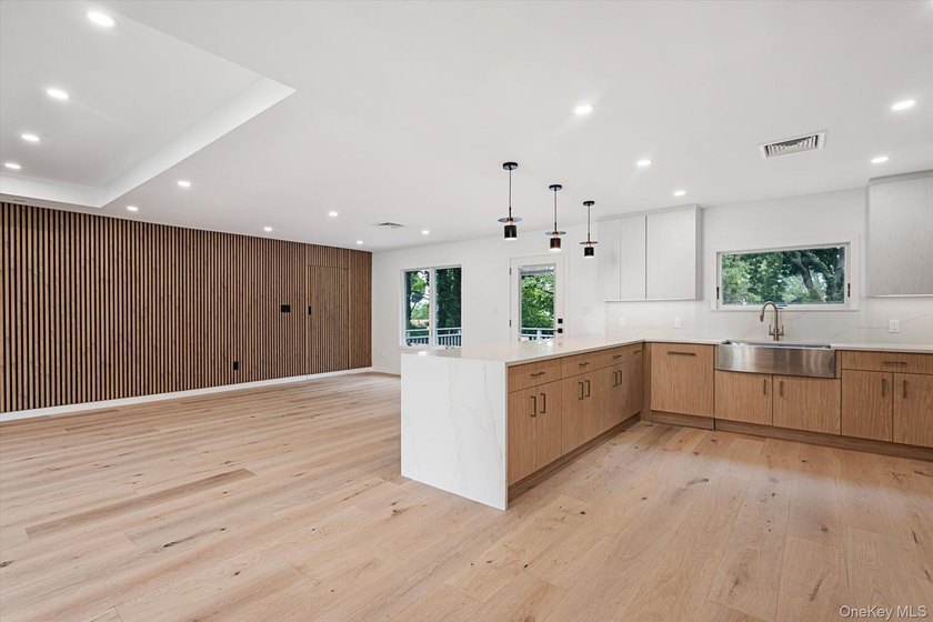 Turnkey home with style! Totally Renovated from Top to Bottom! - photo 4