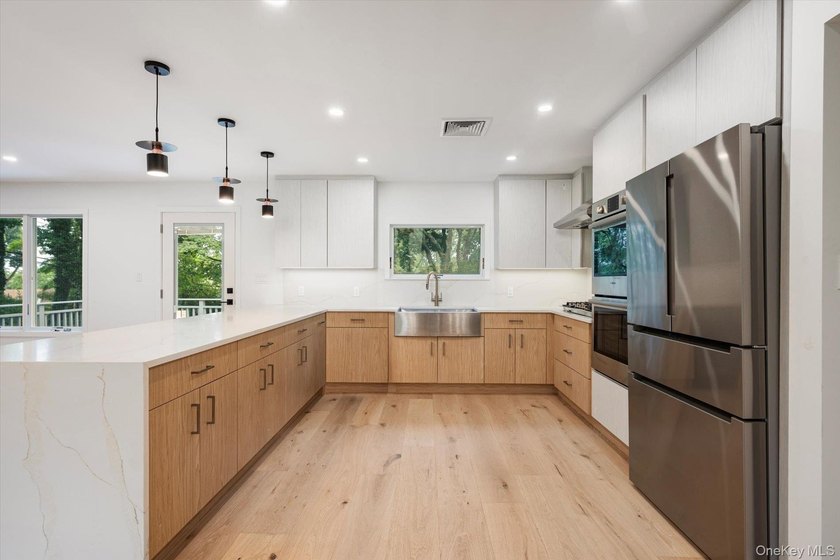 Turnkey home with style! Totally Renovated from Top to Bottom! - photo 5