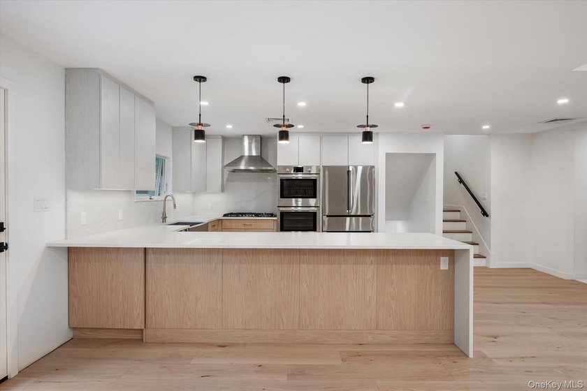 Turnkey home with style! Totally Renovated from Top to Bottom! - photo 7