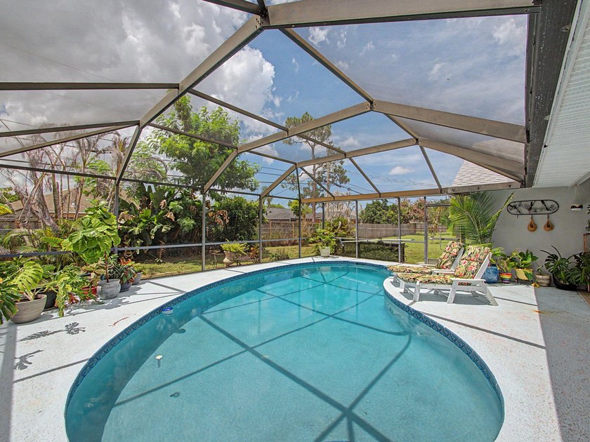 Your Florida Home is Move-In Ready and Loaded with Upgrades! - photo 19