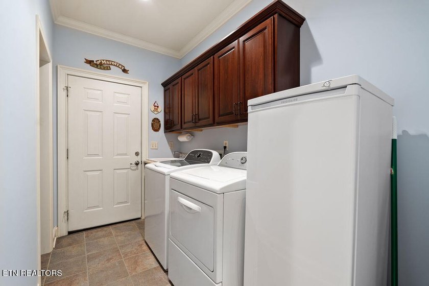**FIRST TIME ON MARKET.** Beautiful GOLF FRONT with Amazing - photo 26