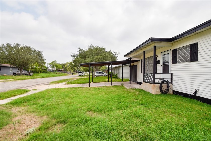 Cute and remodeled 3 bedroom house! ready to move in! Great - photo 3
