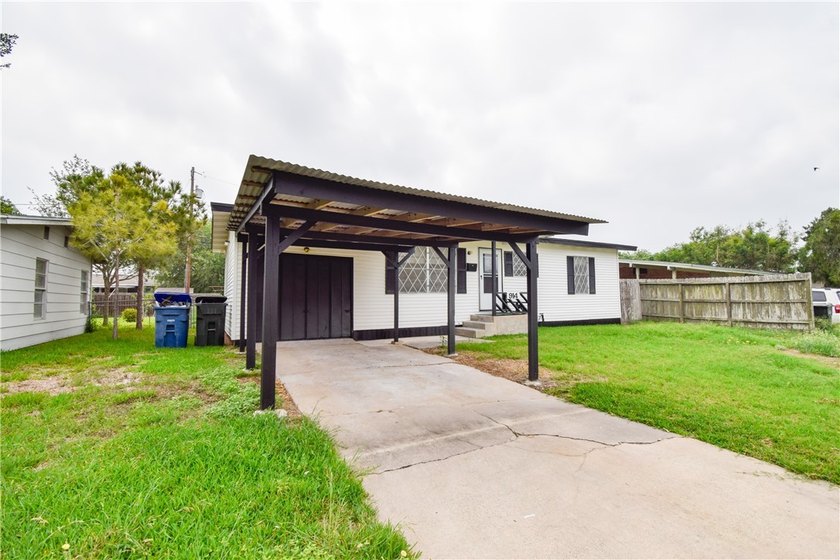 Cute and remodeled 3 bedroom house! ready to move in! Great - photo 4