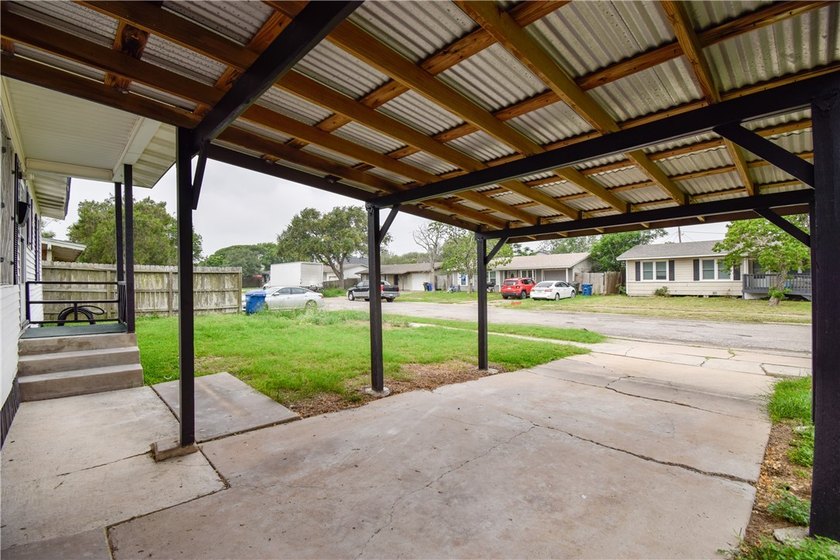 Cute and remodeled 3 bedroom house! ready to move in! Great - photo 7