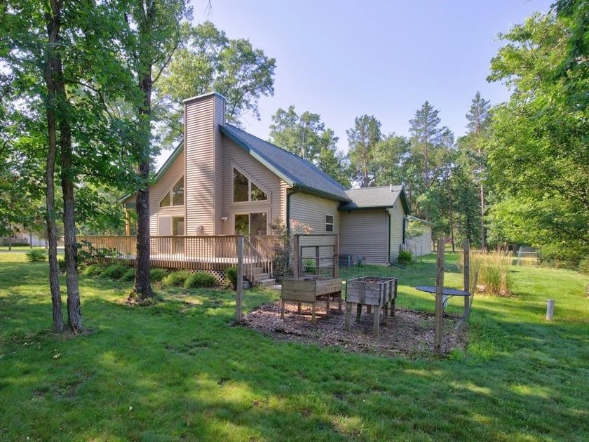 Like new Lake Arrowhead Home! This impeccable cape cod style - photo 33
