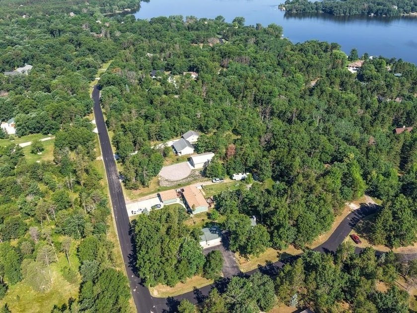 Like new Lake Arrowhead Home! This impeccable cape cod style - photo 38
