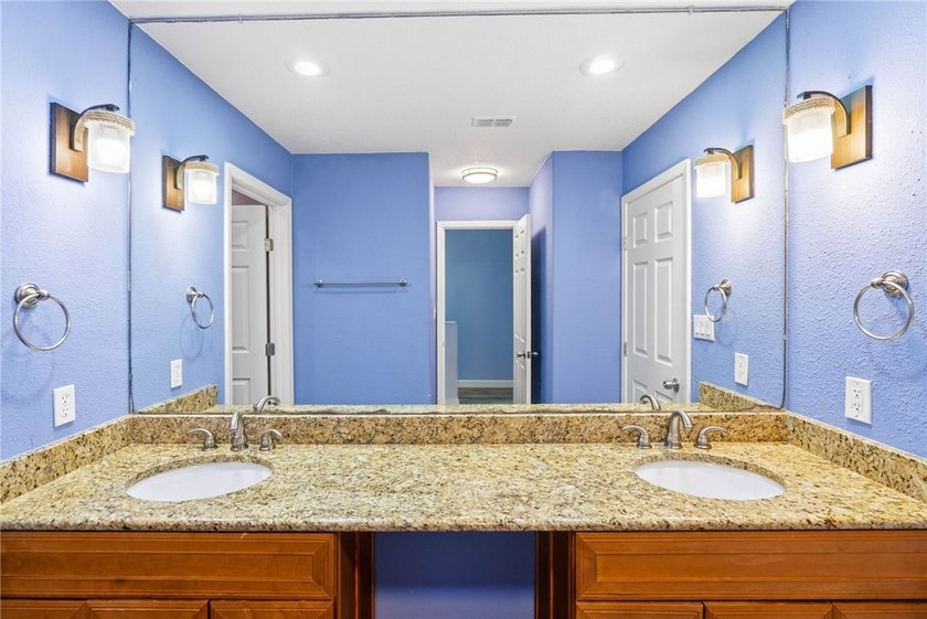 Welcome to coastal living at its finest! This beautifully - photo 13