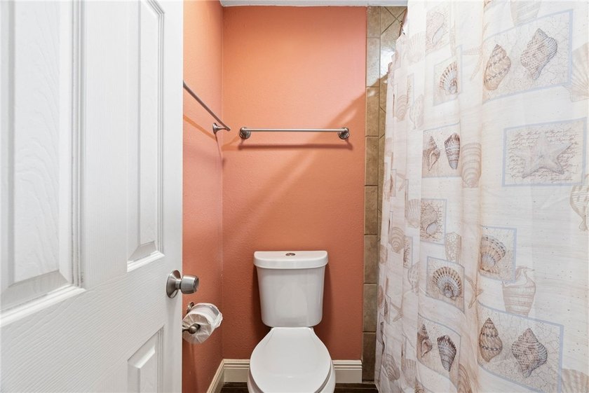 Welcome to coastal living at its finest! This beautifully - photo 15