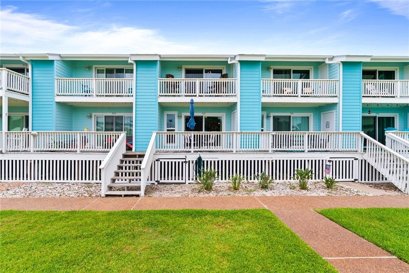 Welcome to coastal living at its finest! This beautifully - photo 21