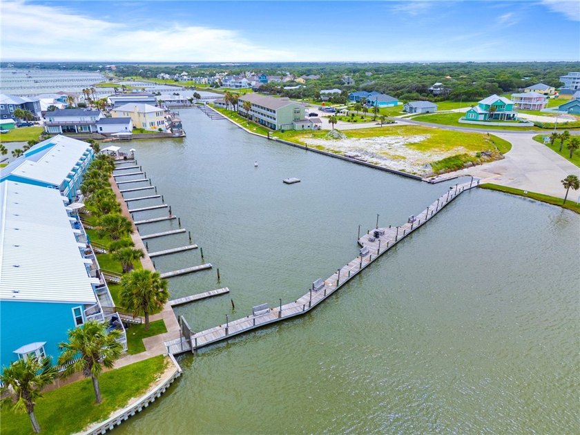 Welcome to coastal living at its finest! This beautifully - photo 25