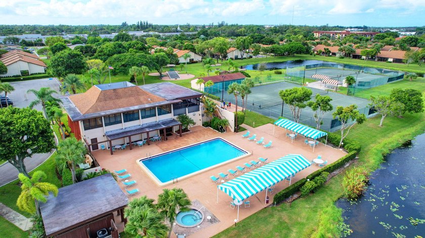 Welcome to this 2 bedroom, 2 bathroom villa located in the - photo 25