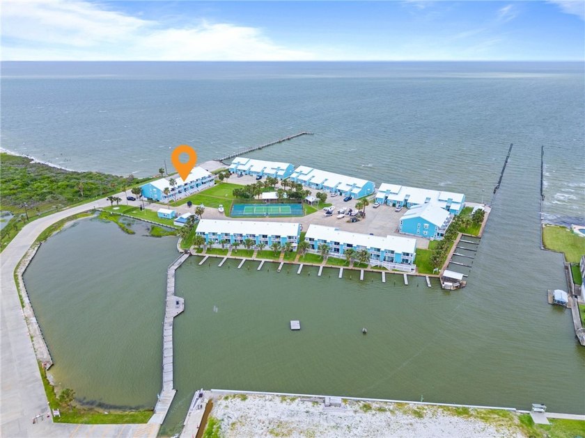 Welcome to coastal living at its finest! This beautifully - photo 27