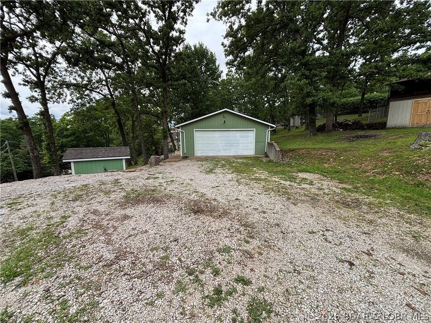Completely remodeled in 2026, this move-in ready 3 bedroom, 2 - photo 43