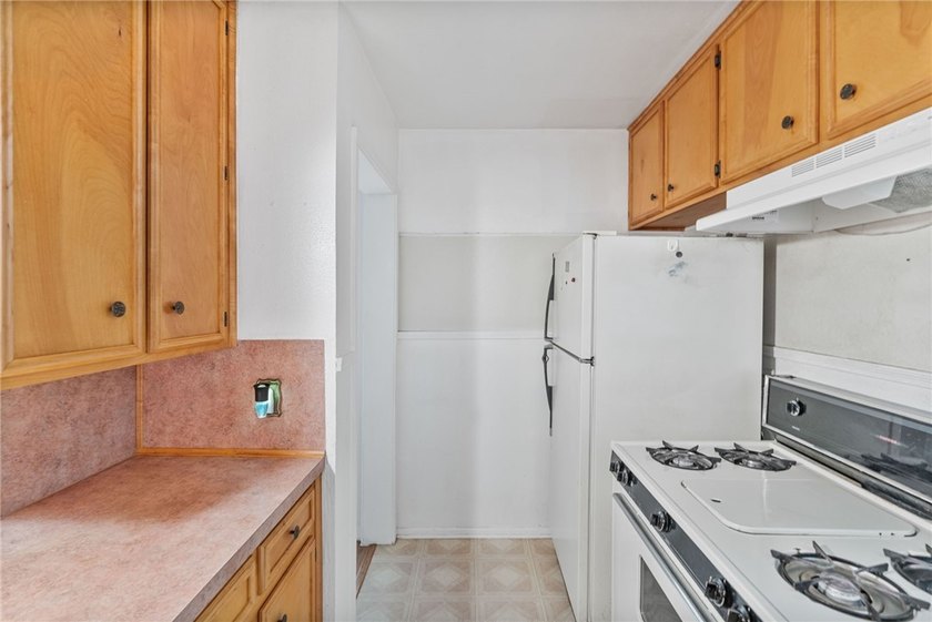 Welcome to this move-in ready gem, perfect for first-time - photo 11