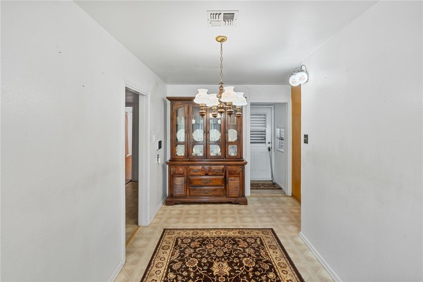Welcome to this move-in ready gem, perfect for first-time - photo 12