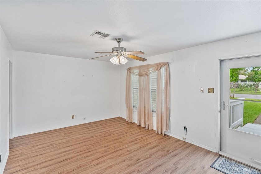 Welcome to this move-in ready gem, perfect for first-time - photo 15