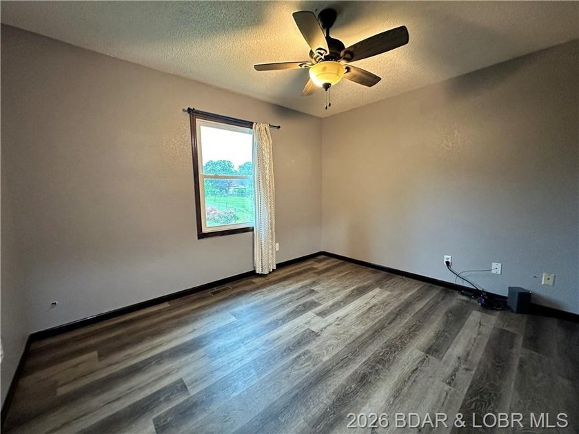4-bed, 2-bath home in Warsaw featuring an open floor plan - photo 15