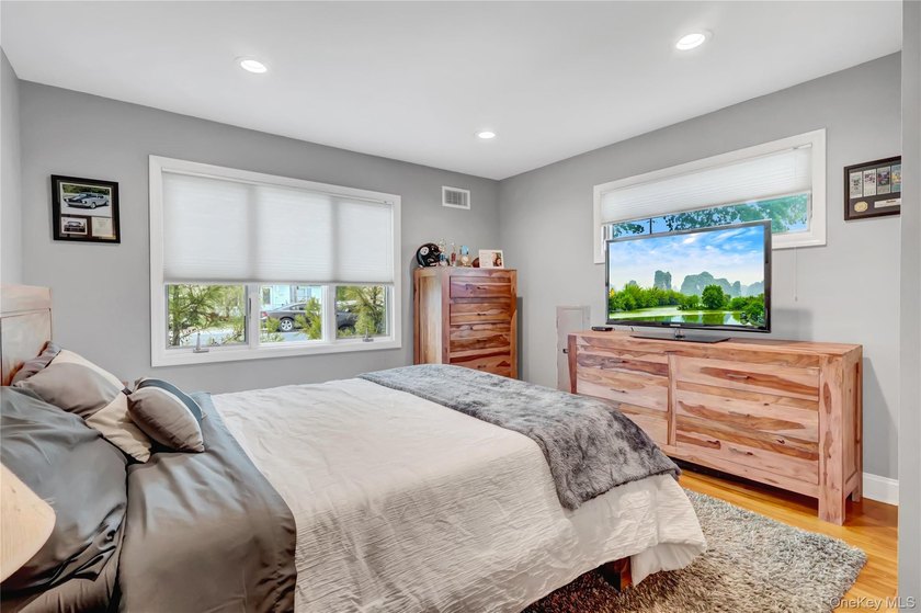 Immaculate and beautifully maintained 3-bedroom, 2-bath home - photo 16