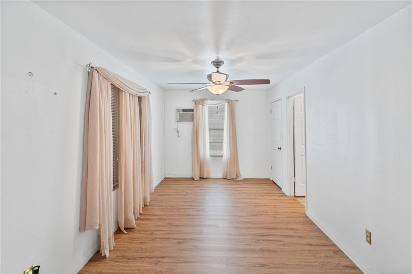 Welcome to this move-in ready gem, perfect for first-time - photo 17