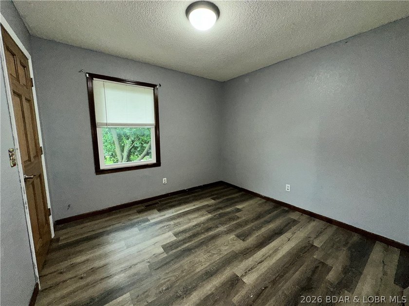 4-bed, 2-bath home in Warsaw featuring an open floor plan - photo 18