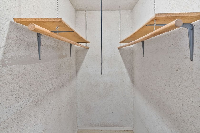 Welcome to this move-in ready gem, perfect for first-time - photo 18