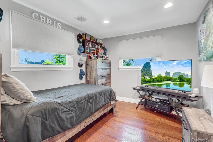 Immaculate and beautifully maintained 3-bedroom, 2-bath home - photo 18