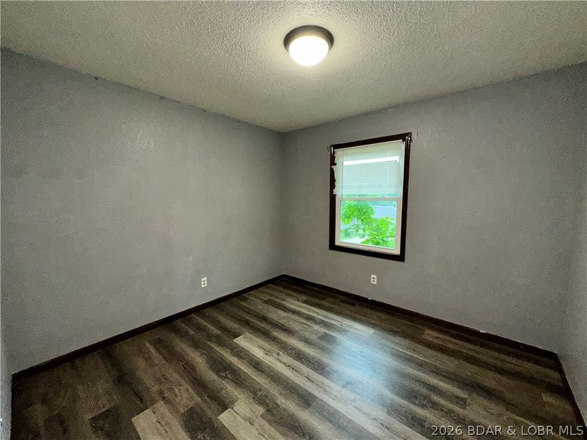 4-bed, 2-bath home in Warsaw featuring an open floor plan - photo 20
