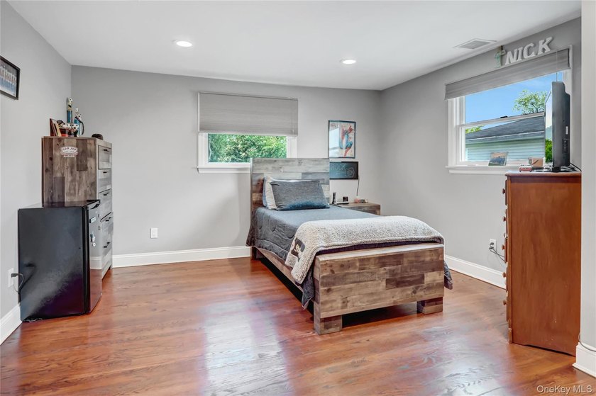 Immaculate and beautifully maintained 3-bedroom, 2-bath home - photo 21