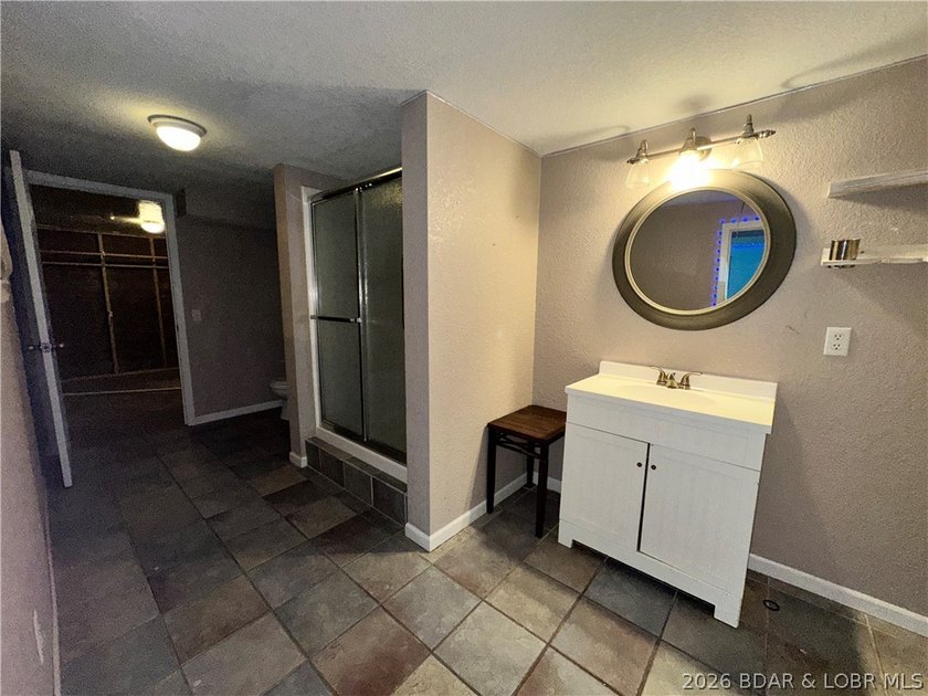 4-bed, 2-bath home in Warsaw featuring an open floor plan - photo 22