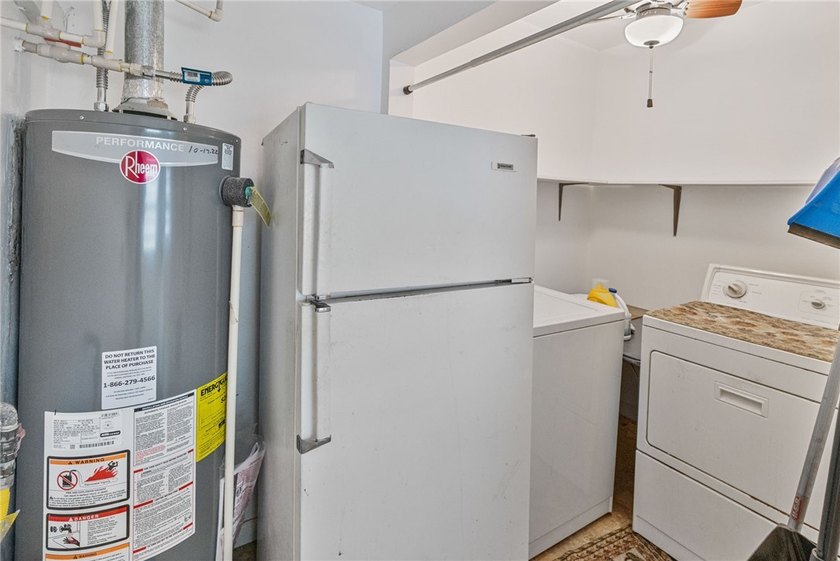 Welcome to this move-in ready gem, perfect for first-time - photo 22